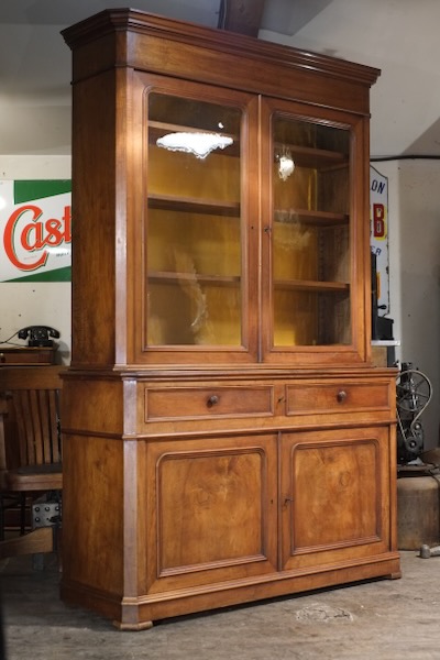 meuble de metier ancien 2 corps vitree en noyer massif